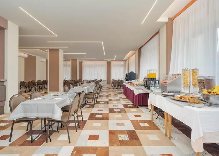 Отель Riviera 3*