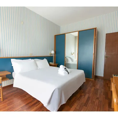 Riviera 酒店 塞勒里古