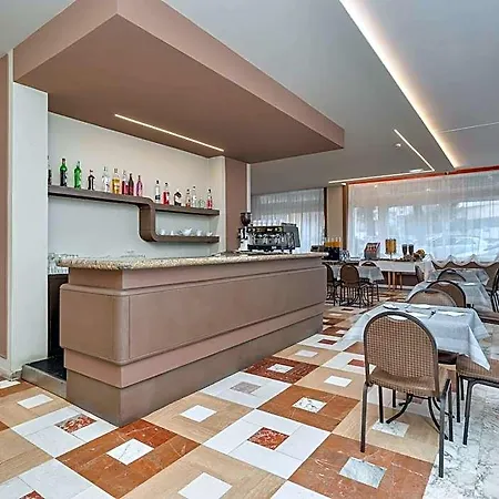 Riviera Hotell