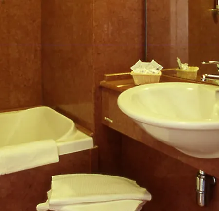 Hotell Riviera 3*